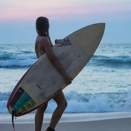Les Pieds Dans L'eau Apartment